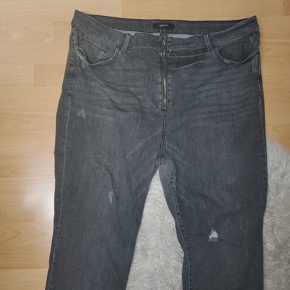 Forever 21 High waisted distressed jeans - Picture 3 of 5
